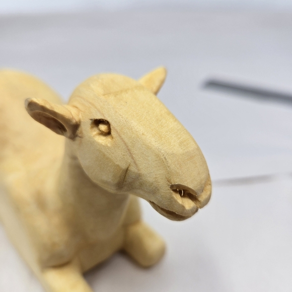 Nativity Camel Sitting In Around Baby Jesus Manger Wood Carved Ralph Herrenbruck - Picture 3 of 10